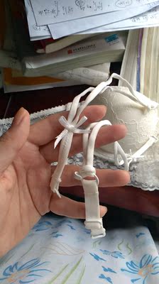 真的真的真的特别好，从来没见过这么不掉的内衣，这设计的简直了哇！！！！而且肩带也特别好看，完全可以露出来哇，希望耐用吧。。。 听说好评必须85字？不然没有积分？那么问题来了，怎么样才可以达到85字呢？这个问题在我的脑海里久久不去。马云爸爸怎么可以这样欺负我？不给我买冰阔洛也就算了，还让我一个二年级的小学生评论一定要写85字，哼！好过分啊，一定要记在小本本上！￣へ￣