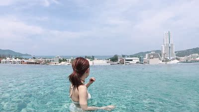 无论海边还是无边泳池,白色很漂酿 无论海边还是无边泳池,白色很漂酿