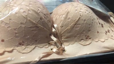 专门试穿了一下来，效果确实很不错👍很聚拢噢