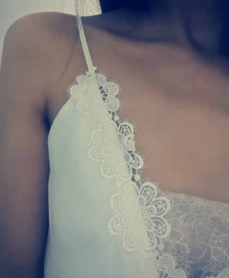 包装很少女~蕾丝质量很好~舒服，轻柔