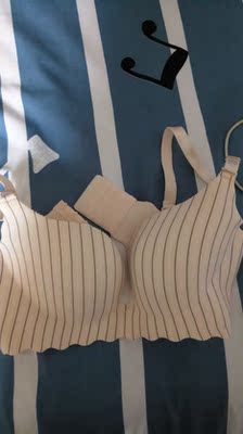 超薄，形状还可以。