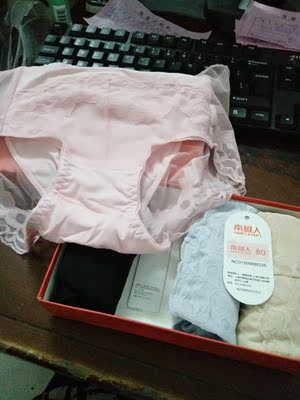 挺好的 开始自己拍错了 客服立即给解决 喜欢 软软的 质量很好