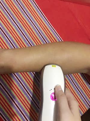 关注一下还是入了这款激光脱毛，用过以后来评价一下:操作起来很方便安全，手臂用了3档有疼痛感（个人比较敏感），会坚持用，做个精致的女子。