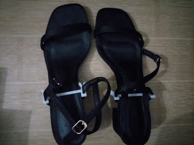 鞋子质量不错哦，穿起来很好看，下次有需要还会再来的。