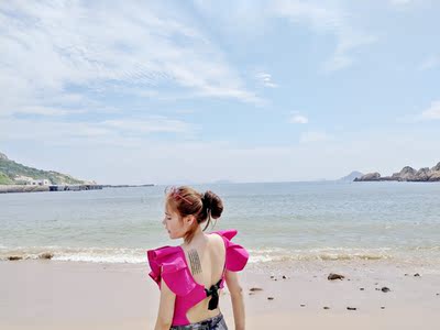 非常喜欢这件啦 俏皮中带点小性感 还可以遮掉手臂和肚子上滴小肉肉~ 非常喜欢这件啦 俏皮中带点小性感 还可以遮掉手臂和肚子上滴小肉肉~