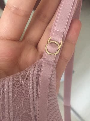 颜色要比图片上深一些,看我发的图片就知道了,搞活动价格比专柜便宜很多,和我姐在专柜买的一样,等待双十一活动在买一些 颜色要比图片上深一些,看我发的图片就知道了,搞活动价格比专柜便宜很多,和我姐在专柜买的一样,等待双十一活动在买一些