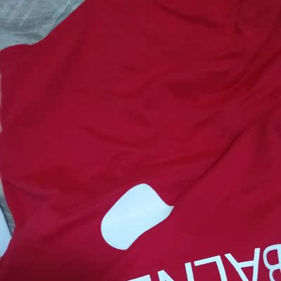 款式还行╮(￣▽￣)╭，不是那种滑滑的泳衣料子，比较厚，颜色比较正，但是M码有点点大了，我160,106,勉强能穿吧。款式还行╮(￣▽￣)╭，不是那种滑滑的泳衣料子，比较厚，颜色比较正，但是M码有点点大了，我160,106,勉强能穿吧。