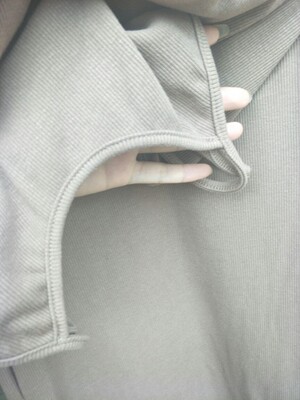 颜色很正、手感很舒服、跟图片没有色差、上身效果非常好、