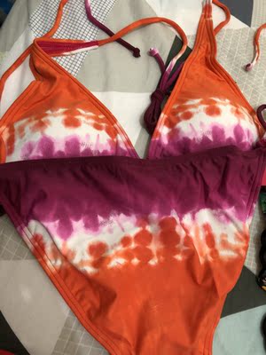 穿上身很顯身材 性感又特別 很喜歡呢 質料也舒服 客服態度很好👍