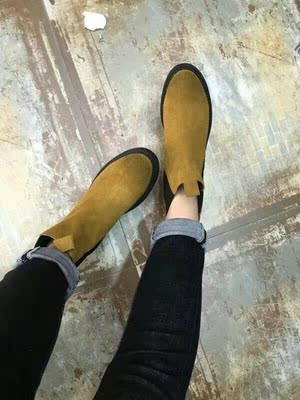 本来打算买来瞧瞧的，马丁靴没穿过，结果效果不是一般的好啊，鞋子质量很好皮质摸上去舒服，款式穿上去非常有型，配小脚裤挺好，帅啊，推荐给走潇洒路线的妹子，多久没上图了哈哈哈