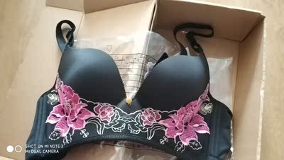 宝贝很好，大方漂亮，体感舒适，服务好物流快，买第二次了。