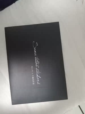 超级好看诶，这几天有点降温   过两天再用，买了好多呢，脚脖上贴了一个  都一周多也没掉，洗脚也没掉呢，质量超级无敌好诶！！！！！！包装特别高端，大气，上档次！😍😍😍大爱！！！