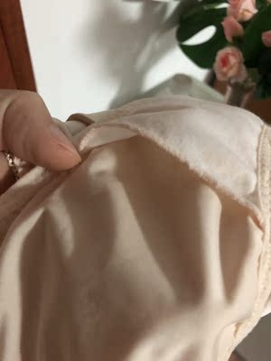 一般，内衣上有一处小污渍，洗了一下也没洗掉。内裤裆部都没缝合好，勉强好评