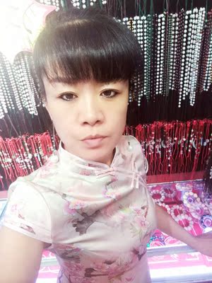 今天收到了宝贝，穿上了非常喜欢，做工没的说，很精致，手感很柔软，客服态度超好，一开始拍回来的小了一号，联系客服态度超好很有耐心解释，货返回去了没几天就收到了，这次很合身，真心喜欢，衣服布料好，穿上很舒服透气！美美滴！！