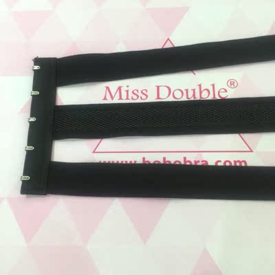 哇塞~，这款内衣真的是没谁了，既好看又敲好穿，我穿上之后拍出来的照片感觉就像小仙女一样，哈哈，好性感哦，店家客服小姐安利给我的尺码真是准确啊，不愧是专业的，我穿上之后罩杯大小灰常的合适，而且灰常的舒服，挂脖带的穿上蛮新颖的，喜欢喜欢就是，质量好，物流快，真棒