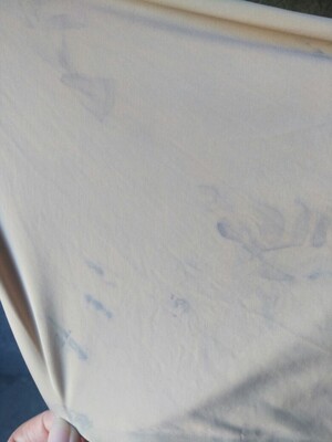 刚收到的时候还觉的不错，可惜洗的时候肉色和黑色的一起洗，黑色的掉色严重，把我新买的两条都染色了