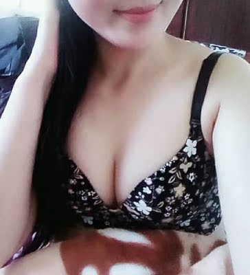 内衣收到了，包装挺保密的，面料柔软，也透气，没有钢圈。喜欢，太意外了，还挺聚拢的，穿上之后效果不错，上面的花纹也挺性感的，洗完以后还不褪色，这个价位买到的内衣，真的太意外了，会回购的。