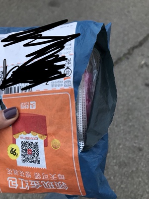 保密性就是这么做的？ 人为划开了一刀？ 全都露出来了？    大家都别买了 买了被当变态处理