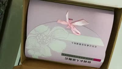 和照片有点色差，但布料手感很不错！ 車功也不错！物超所值！ 送梳子一把！！合用！