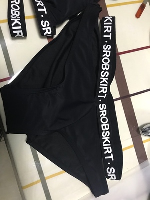 号码偏小，164. 55，买了L号，过水轻微掉色，发货物流快，满意。