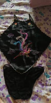 宝贝很好绣工不错穿上凉快，面料滑滑的特别舒服，喜欢的可以放心下单