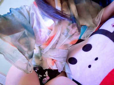 衣服料子非常丝滑，当睡衣穿非常舒服，很喜欢