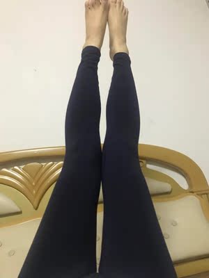 没异味,用料很足,深蓝色穿出门要好些。 没异味,用料很足,深蓝色穿出门要好些。