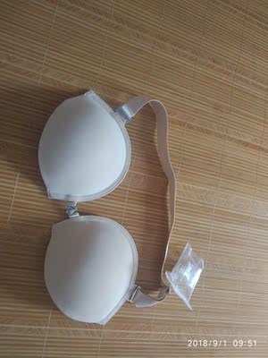 试了试，不加肩带也不会掉，加了肩带胸型更好，前扣方便，而且可调节大小