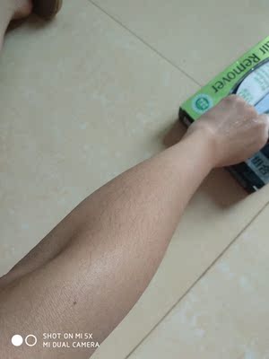 看图，我手汗毛巨多而且还长，用了这款脱毛膏脱的很干净，挺温和的不刺激，脱毛膏味道也好闻，哈哈  准备在脱腿毛跟腋下毛。