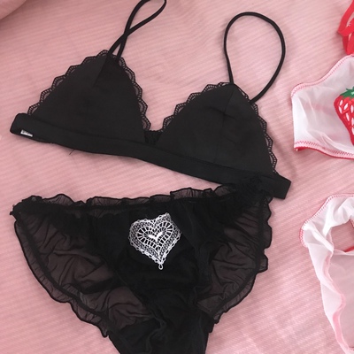 适合小胸啦，面料很舒服，穿起来无束缚～