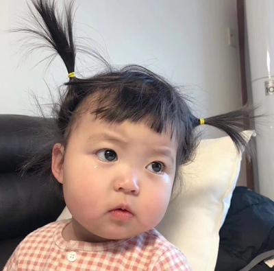 额，照婚纱照用，粘着粘着有点掉了，还可以吧。这个价格有点高了