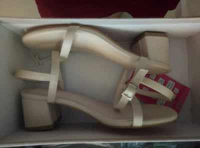 鞋子棒棒的，很好看，质量也很好