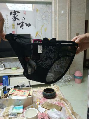 垃圾货,扭着的,能穿吗?奇葩商家,这都能造出来,客服还不理人,大家都别上当了! 垃圾货,扭着的,能穿吗?奇葩商家,这都能造出来,客服还不理人,大家都别上当了!