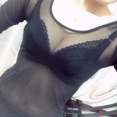 10几块钱还包邮，面料没有不舒服，穿上很漂亮٩😛ི۶٩😛ི۶