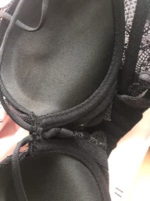 评价没有差评，只有五星描述相符。如果有，绝对差评。拿个鞋盒装？？是什么鬼哦。？包装不想吐槽了。之后就是内衣。天呐，太欺骗消费者了吧！！质量？外观？手感，质感不是菜市场的料子？还是我眼拙了。？简直了啊，价格不是很高，但这种料子，2倍的价格售出，不敢恭维了，要不是放暑假回来，将就着穿几次，退货麻烦。