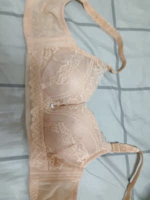 首先，我也是经过别人说夏娃之秀的内衣非常好，在实体店买了一套，穿过觉得比海绵的强了不少，后来看到夏娃之秀的旗舰店，又买了一套，没觉得哪里不一样，都挺好的，以后就在旗舰店买了