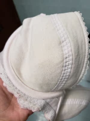 6.18应为活动优惠买了三个文胸,结果收到一个是明显穿过旧的,要求退货后不能扣除我优惠部分的钱并邮费商家承担。客服说退了重拍,但我选的款式没有要的号了。协商下来说只有再买才会退回优惠的钱,快递也要我先支付,稍后退还给我,然而并没有。作为品牌的旗舰商城这样做觉得太不合理,毕竟不是我的原因要求退货的,而是你们居然拿人家穿过的内衣再次销售而导致退货的,以后再也不会购买这店的商品了。 6.18应为活动优惠买了三个文胸,结果收到一个是明显穿过旧的,要求退货后不能扣除我优惠部分的钱并邮费商家承担。客服说退了重拍,但我选的款式没有要的号了。协商下来说只有再买才会退回优惠的钱,快递也要我先支付,稍后退还给我,然而并没有。作为品牌的旗舰商城这样做觉得太不合理,毕竟不是我的原因要求退货的,而是你们居然拿人家穿过的内衣再次销售而导致退货的,以后再也不会购买这店的商品了。