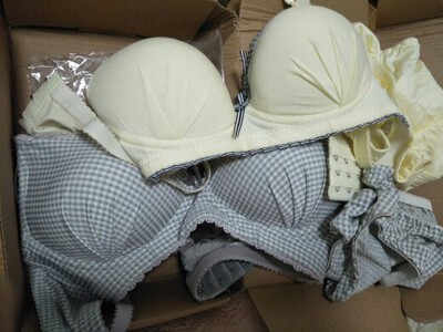 内衣不错，薄款的适合夏天穿。没有异味