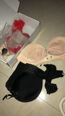 差评 一点都不好 买的黑色发肤色 穿起一点都不舒服 自己剪了一件内衣 比这个好多了 极差 差差差