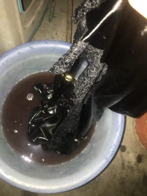 有图有真相吧 不值这个价钱，掉色不是用厉害这个词就能形容的，试穿上身，衣服很大，不建议瘦小的美眉购买。