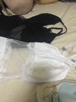 两件一样的款式，很好看，摸着质量也很好，