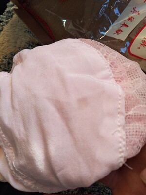 这个里面的这个点让我想不通呢，穿过吗？很尴尬😓贴身内衣这样的确实心情不好了，真不真丝真不知道，我只知道纯棉，抱着试试的态度，下次还是买纯棉吧！