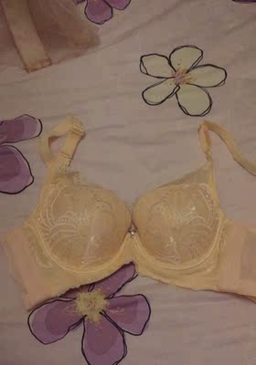 这是我在此店第二次购买内衣，非常不错，样式好看，又好穿，只是这次够买比第一次要便宜很多！