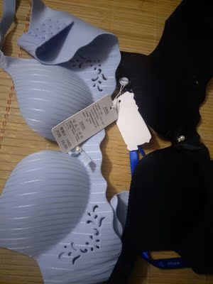 满意，面料摸着很舒服，下单后两天就到了，穿着也很舒服