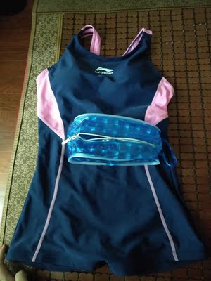 质量挺好的，码数可能有点偏小，不过有弹力，介意的可以拍大一码