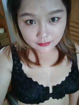 内衣很好，穿上胸立马就小了很多穿衣服就不会显得很壮的感觉了，而且是全罩杯的，收副乳也很棒的，超薄款没有海绵，热天也不会闷热，大胸显小的内衣本来就是不聚拢的，聚拢的内衣就不会显胸小了。超级喜欢。又加购了两件等待卖家发货。