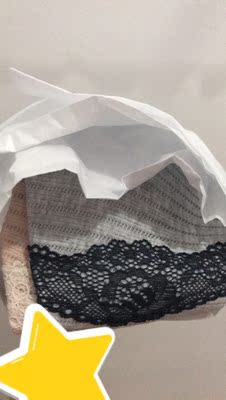 我是按正常码买的,试穿了一下正好,杯面棉很舒服,喜欢这个杯型,可以多出几个颜色啦,性价比超高,诚不欺我,从微博的网友那推荐来的,这家店不错的,快递也还行,挺快的,两天就到了,外面包装盒子也挺漂亮,这个里面是这样的,个人觉得比tututuan 好 我是按正常码买的,试穿了一下正好,杯面棉很舒服,喜欢这个杯型,可以多出几个颜色啦,性价比超高,诚不欺我,从微博的网友那推荐来的,这家店不错的,快递也还行,挺快的,两天就到了,外面包装盒子也挺漂亮,这个里面是这样的,个人觉得比tututuan 好