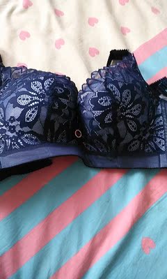 收到宝贝了，和图片上一样漂亮，而且穿着非常隆胸，质量挺好的，尺码很准确，比实体店卖的好，值得拍哦！