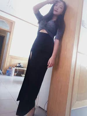 衣服收到了，面料柔软舒适，店家推荐的尺码刚好，没有色差，上身效果不错，显瘦，朋友们都说好看，价格也实惠，值得购买