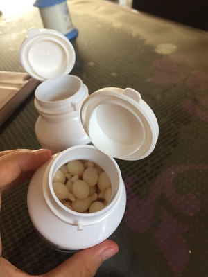 这个品牌的乳钙是第二次给宝宝买了，有淡淡的奶香味，锌也是一个个可爱的小熊模样。
